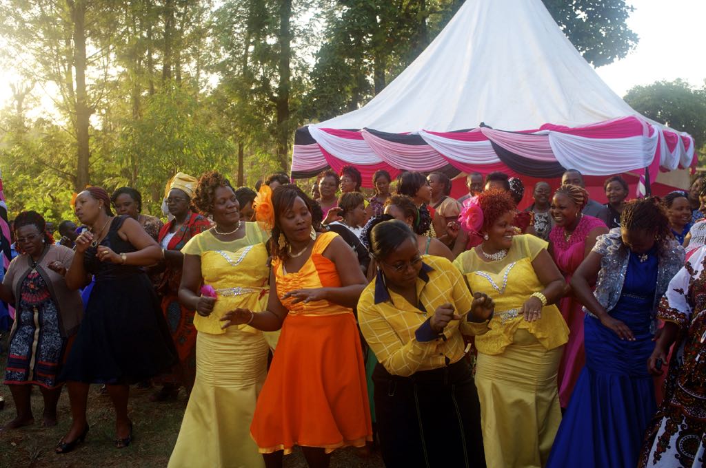 Kenia-Hochzeit Tanz