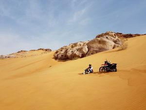 Dual Sport Desert Ride in der Wüste von Al Air